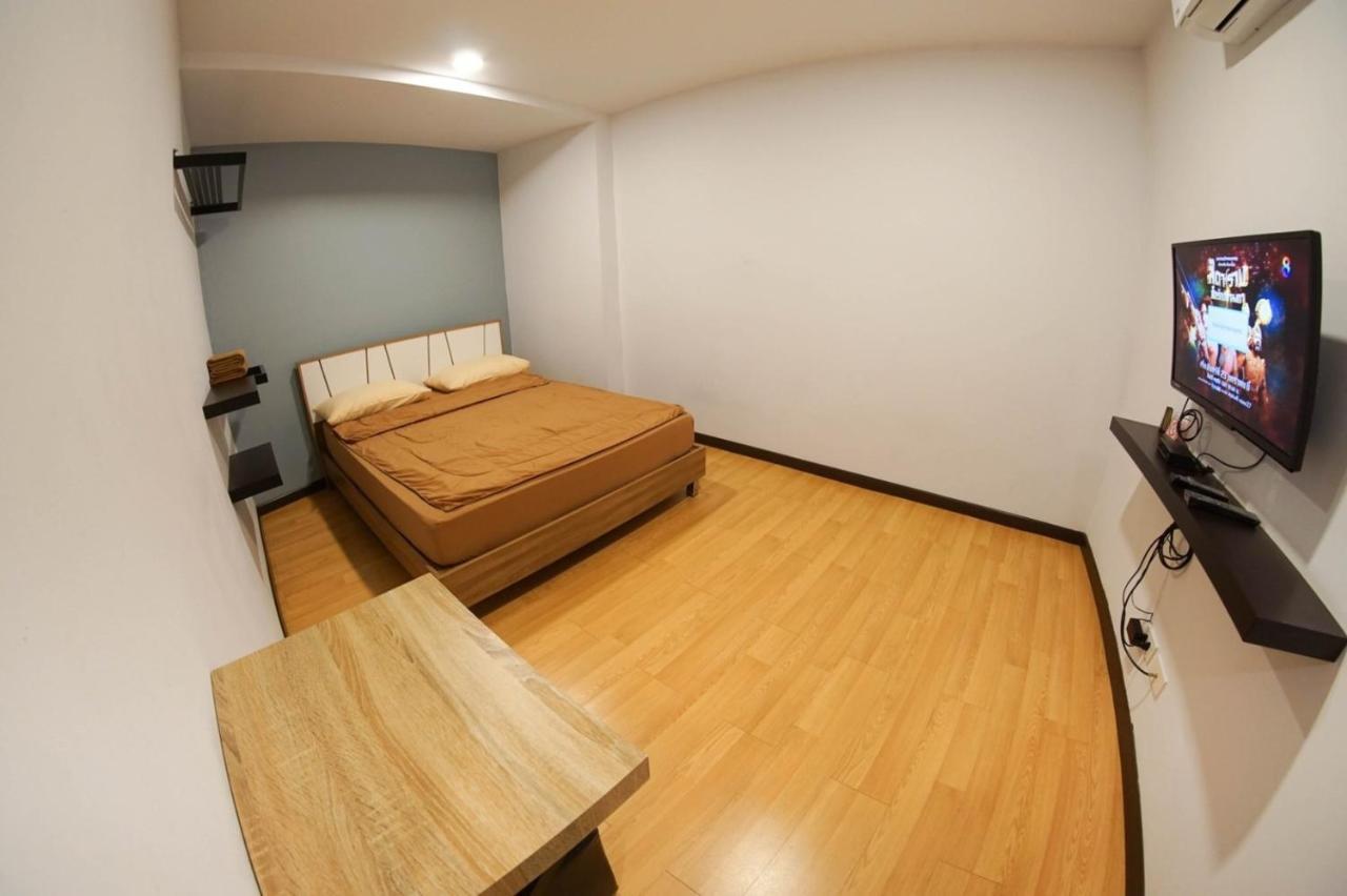 Inn Trog And Inn Soi (Adults Only) Bangkok Exterior photo